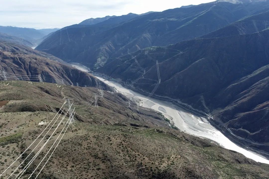 1000 米高差，，，DJI L1 川西高原多层输电线路建模示范