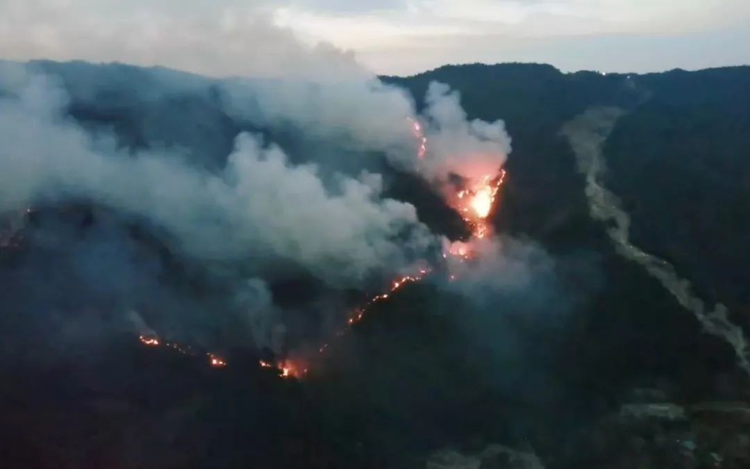 自然灾害频发，，，，无人机助力开展山火、、山洪灾害救援